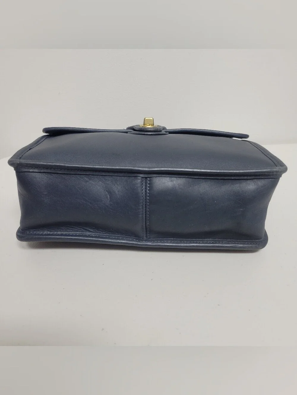 Coach Willis Vintage   9927 Classic  Leather  Crossbody with Matching Wallet.